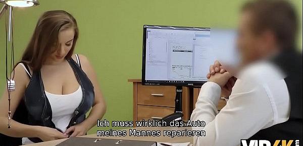 VIP4K. Dummes Mädchen kratzte das Auto des Mannes und jetzt braucht sie Geld